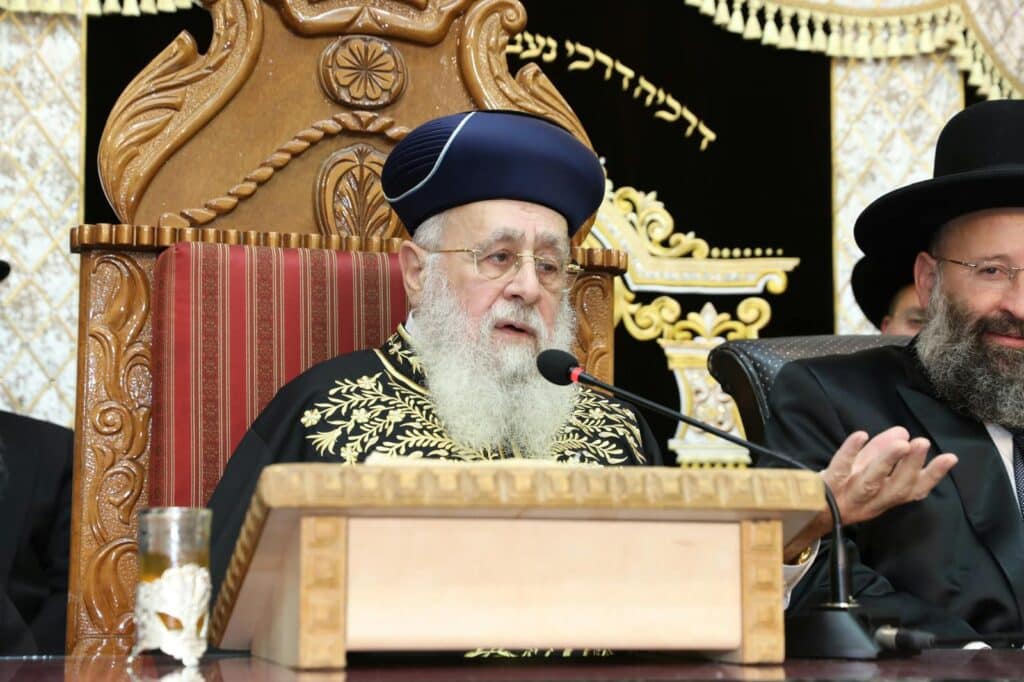 בשיעור ביזדים: המונים הקבילו את פני הראשון לציון הגר"י יוסף בשיעור ביזדים: המונים הקבילו את פני הראשון לציון הגר"י יוסף