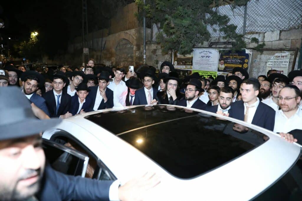 בשיעור ביזדים: המונים הקבילו את פני הראשון לציון הגר"י יוסף בשיעור ביזדים: המונים הקבילו את פני הראשון לציון הגר"י יוסף