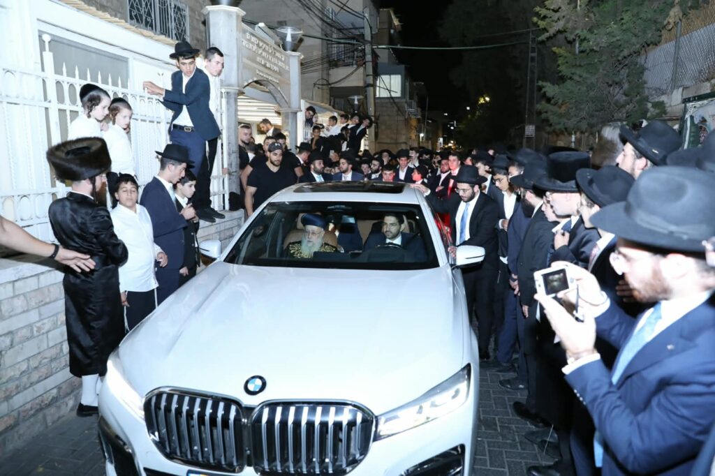 בשיעור ביזדים: המונים הקבילו את פני הראשון לציון הגר"י יוסף בשיעור ביזדים: המונים הקבילו את פני הראשון לציון הגר"י יוסף