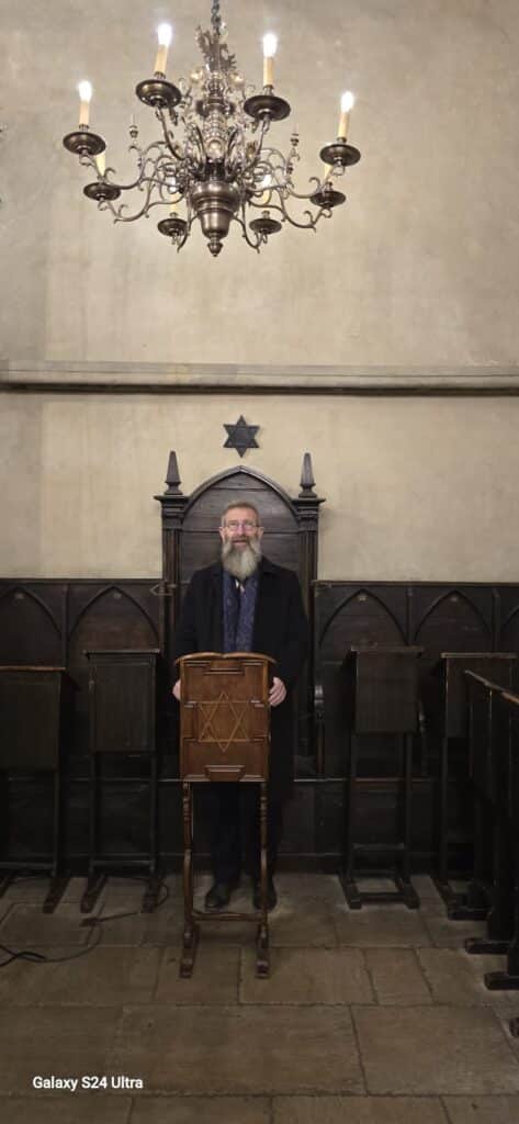 הרב שנחטף בג'ונגל משחזר את מסעותיו למקומות הנידחים בתבל הרב שנחטף בג'ונגל משחזר את מסעותיו למקומות הנידחים בתבל