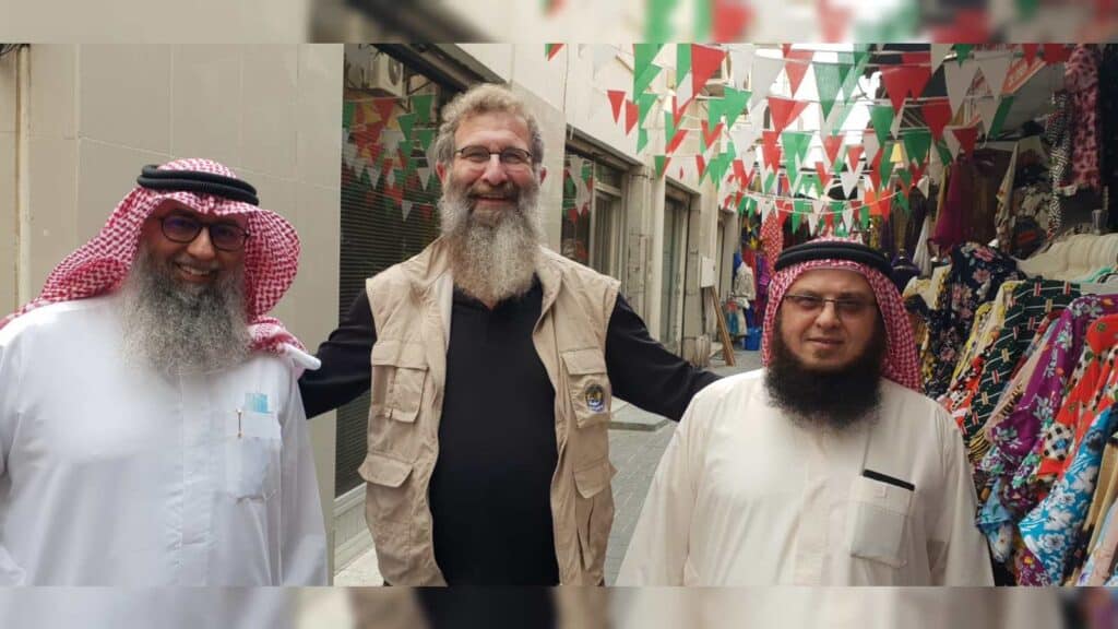 הרב שנחטף בג'ונגל משחזר את מסעותיו למקומות הנידחים בתבל הרב שנחטף בג'ונגל משחזר את מסעותיו למקומות הנידחים בתבל