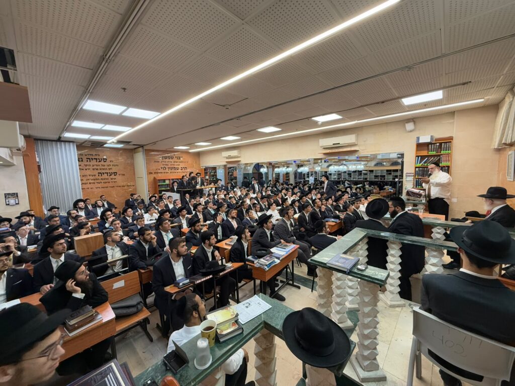 עַל כִּסֵּא רַחֲמִים: יום הכיפורים במחיצת הגה"צ הרב צמח מאזוז עַל כִּסֵּא רַחֲמִים: יום הכיפורים במחיצת הגה"צ הרב צמח מאזוז