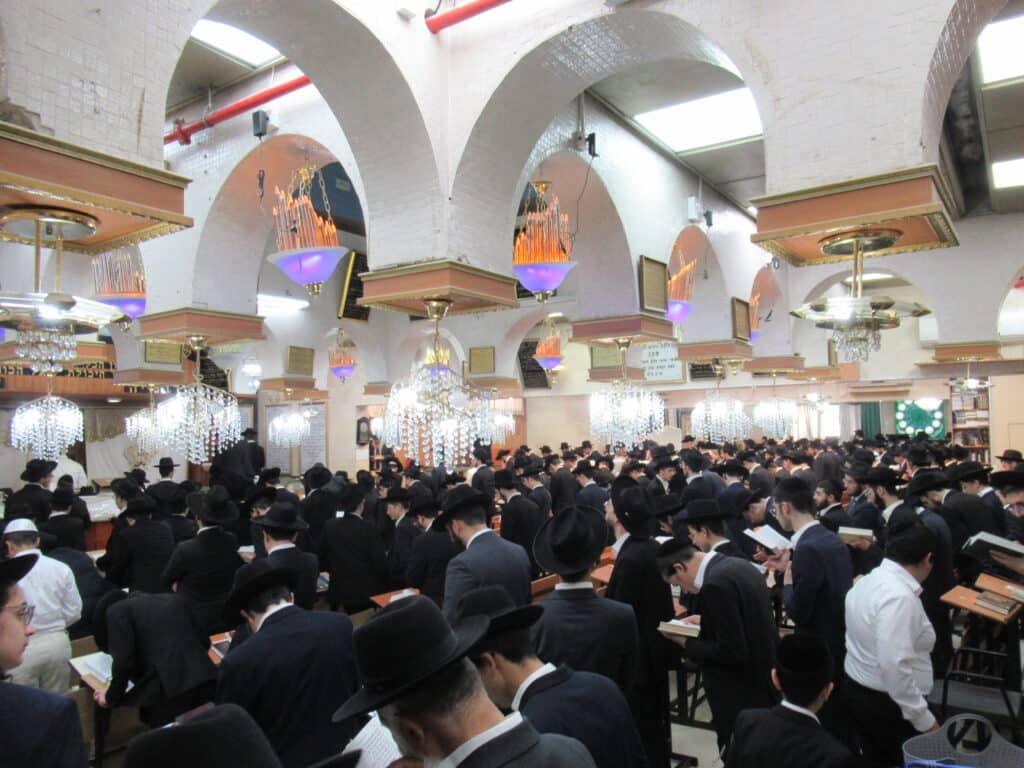 עַל כִּסֵּא רַחֲמִים: יום הכיפורים במחיצת הגה"צ הרב צמח מאזוז עַל כִּסֵּא רַחֲמִים: יום הכיפורים במחיצת הגה"צ הרב צמח מאזוז