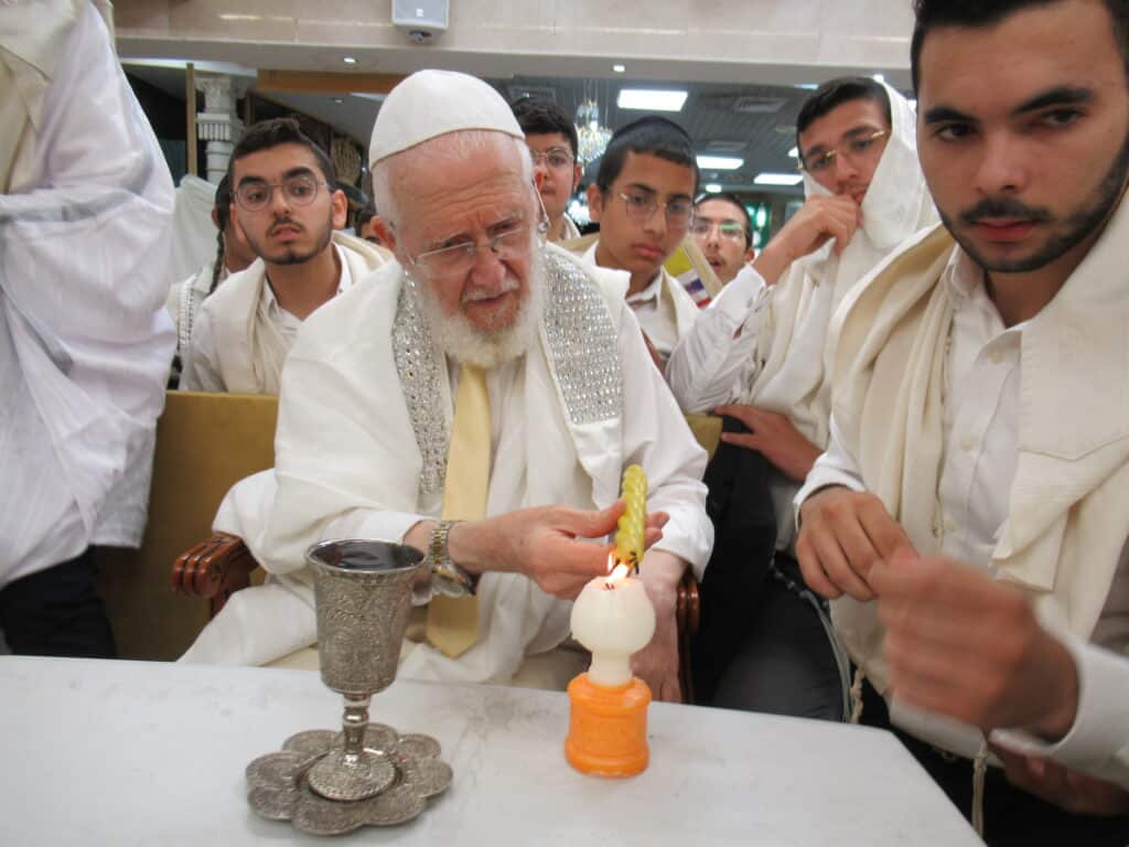 עַל כִּסֵּא רַחֲמִים: יום הכיפורים במחיצת הגה"צ הרב צמח מאזוז עַל כִּסֵּא רַחֲמִים: יום הכיפורים במחיצת הגה"צ הרב צמח מאזוז