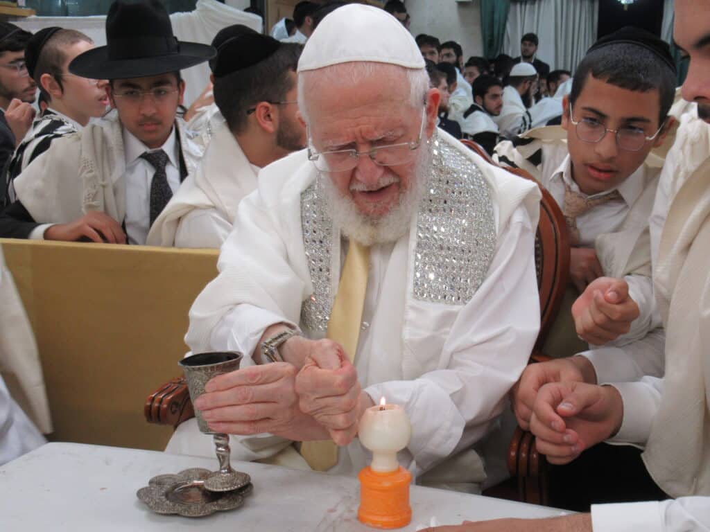 עַל כִּסֵּא רַחֲמִים: יום הכיפורים במחיצת הגה"צ הרב צמח מאזוז עַל כִּסֵּא רַחֲמִים: יום הכיפורים במחיצת הגה"צ הרב צמח מאזוז