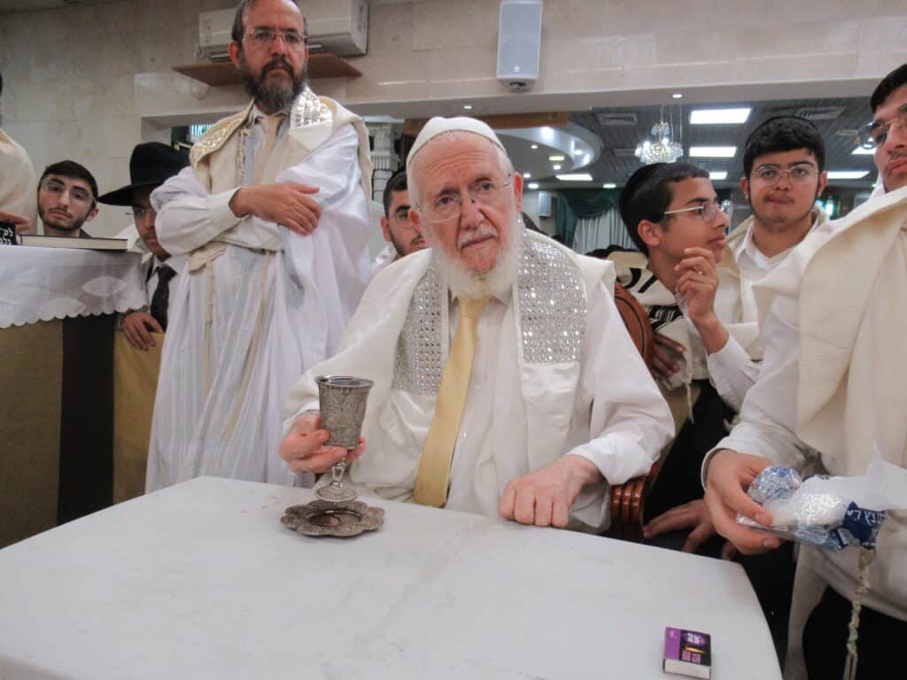 עַל כִּסֵּא רַחֲמִים: יום הכיפורים במחיצת הגה"צ הרב צמח מאזוז עַל כִּסֵּא רַחֲמִים: יום הכיפורים במחיצת הגה"צ הרב צמח מאזוז