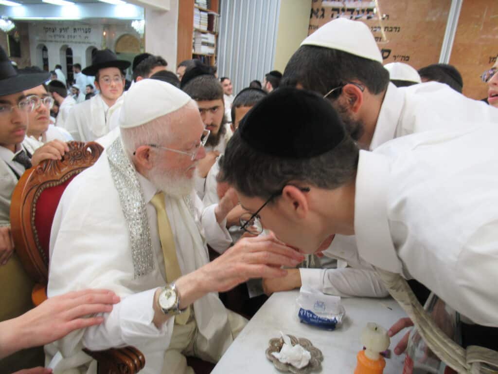 עַל כִּסֵּא רַחֲמִים: יום הכיפורים במחיצת הגה"צ הרב צמח מאזוז עַל כִּסֵּא רַחֲמִים: יום הכיפורים במחיצת הגה"צ הרב צמח מאזוז