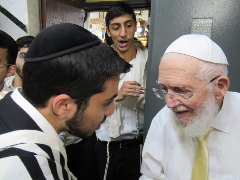 עַל כִּסֵּא רַחֲמִים: יום הכיפורים במחיצת הגה"צ הרב צמח מאזוז עַל כִּסֵּא רַחֲמִים: יום הכיפורים במחיצת הגה"צ הרב צמח מאזוז