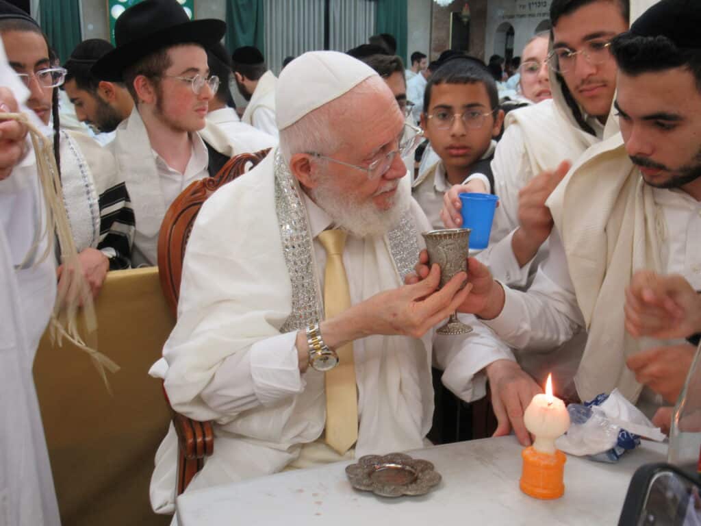 עַל כִּסֵּא רַחֲמִים: יום הכיפורים במחיצת הגה"צ הרב צמח מאזוז עַל כִּסֵּא רַחֲמִים: יום הכיפורים במחיצת הגה"צ הרב צמח מאזוז