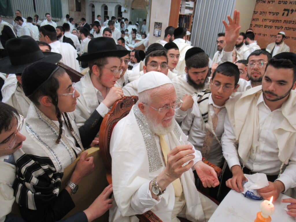 עַל כִּסֵּא רַחֲמִים: יום הכיפורים במחיצת הגה"צ הרב צמח מאזוז עַל כִּסֵּא רַחֲמִים: יום הכיפורים במחיצת הגה"צ הרב צמח מאזוז