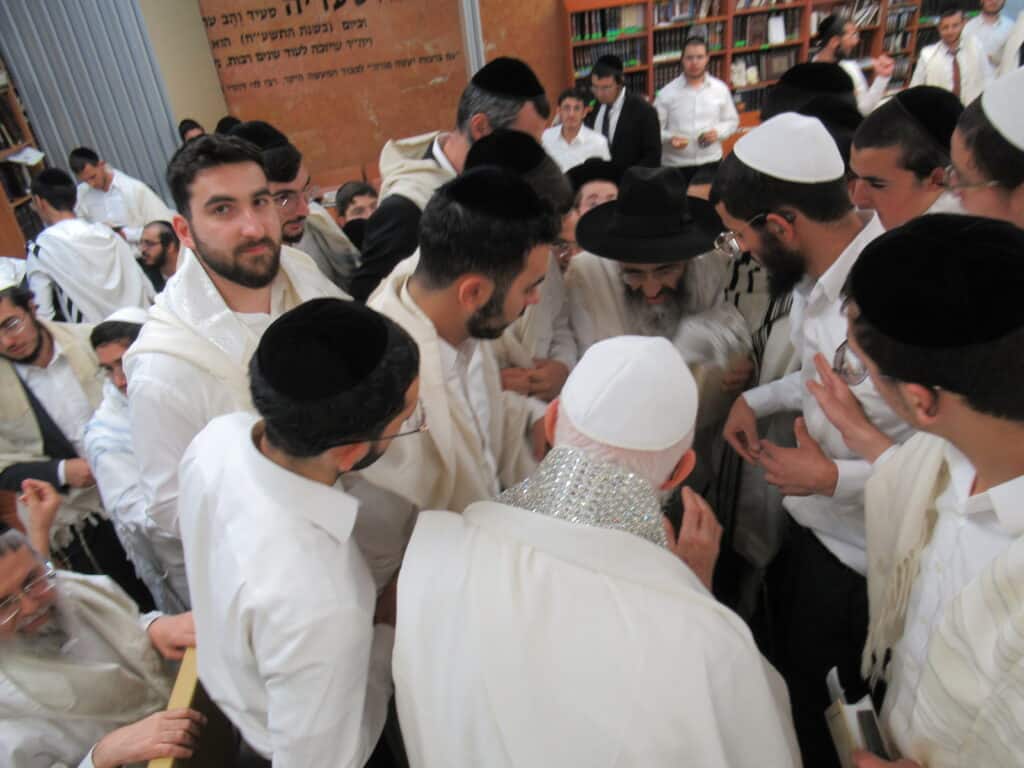 עַל כִּסֵּא רַחֲמִים: יום הכיפורים במחיצת הגה"צ הרב צמח מאזוז עַל כִּסֵּא רַחֲמִים: יום הכיפורים במחיצת הגה"צ הרב צמח מאזוז