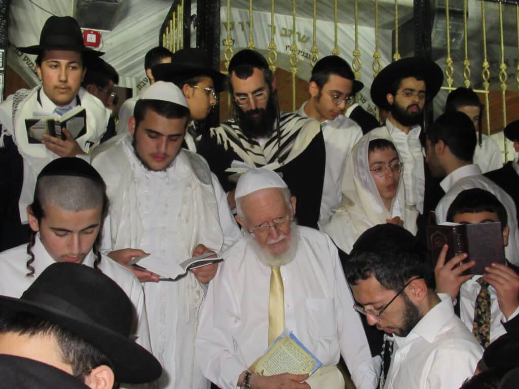 עַל כִּסֵּא רַחֲמִים: יום הכיפורים במחיצת הגה"צ הרב צמח מאזוז עַל כִּסֵּא רַחֲמִים: יום הכיפורים במחיצת הגה"צ הרב צמח מאזוז