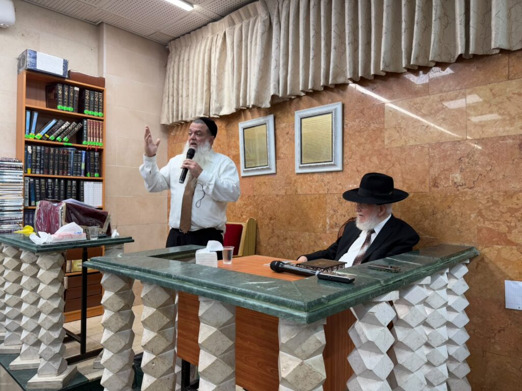 עַל כִּסֵּא רַחֲמִים: יום הכיפורים במחיצת הגה"צ הרב צמח מאזוז עַל כִּסֵּא רַחֲמִים: יום הכיפורים במחיצת הגה"צ הרב צמח מאזוז