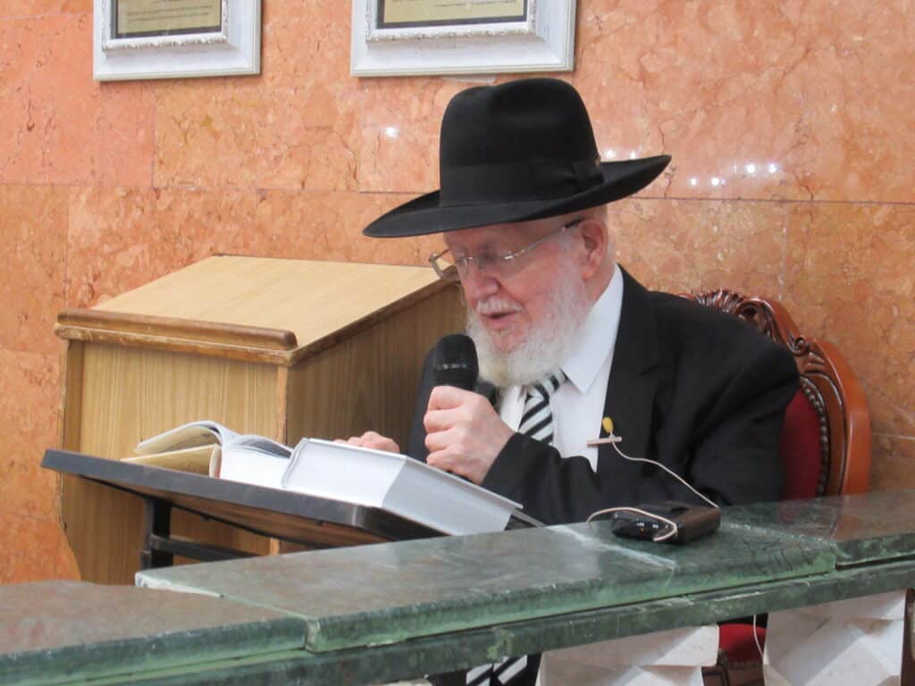 עַל כִּסֵּא רַחֲמִים: יום הכיפורים במחיצת הגה"צ הרב צמח מאזוז עַל כִּסֵּא רַחֲמִים: יום הכיפורים במחיצת הגה"צ הרב צמח מאזוז