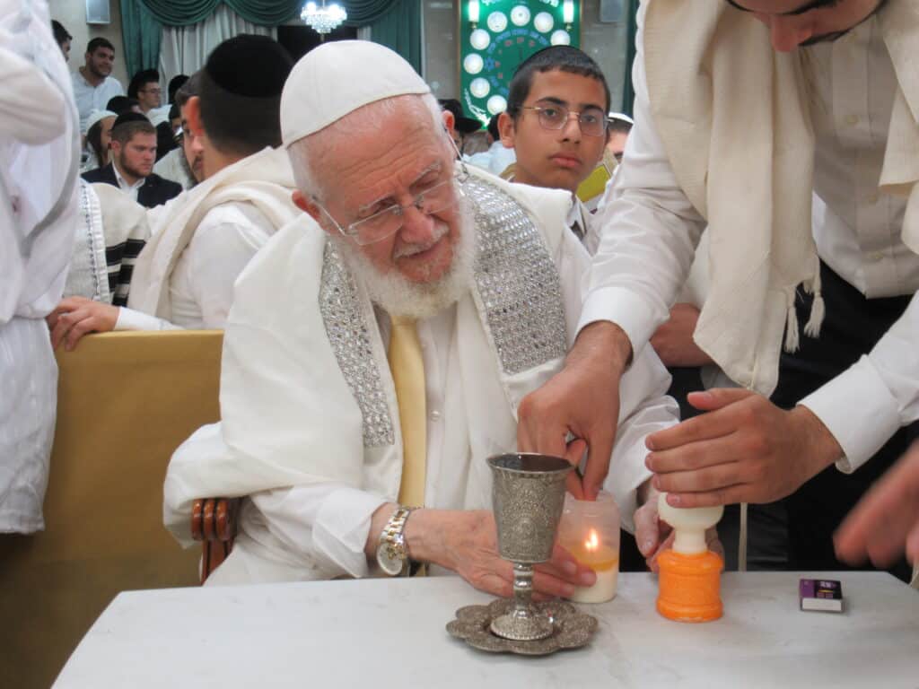 עַל כִּסֵּא רַחֲמִים: יום הכיפורים במחיצת הגה"צ הרב צמח מאזוז עַל כִּסֵּא רַחֲמִים: יום הכיפורים במחיצת הגה"צ הרב צמח מאזוז