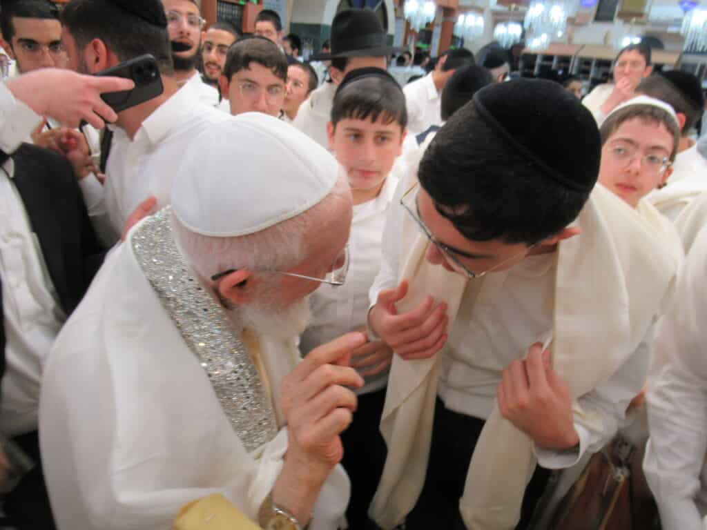 עַל כִּסֵּא רַחֲמִים: יום הכיפורים במחיצת הגה"צ הרב צמח מאזוז עַל כִּסֵּא רַחֲמִים: יום הכיפורים במחיצת הגה"צ הרב צמח מאזוז