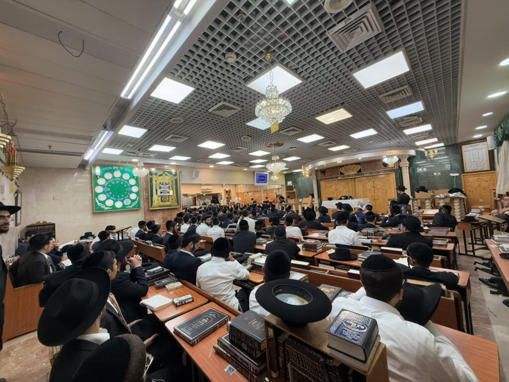 עַל כִּסֵּא רַחֲמִים: יום הכיפורים במחיצת הגה"צ הרב צמח מאזוז עַל כִּסֵּא רַחֲמִים: יום הכיפורים במחיצת הגה"צ הרב צמח מאזוז