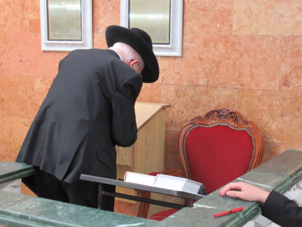 עַל כִּסֵּא רַחֲמִים: יום הכיפורים במחיצת הגה"צ הרב צמח מאזוז עַל כִּסֵּא רַחֲמִים: יום הכיפורים במחיצת הגה"צ הרב צמח מאזוז