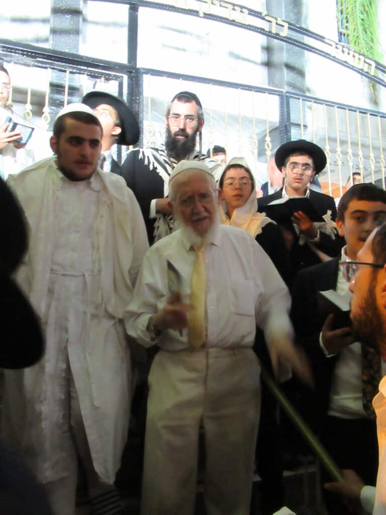 עַל כִּסֵּא רַחֲמִים: יום הכיפורים במחיצת הגה"צ הרב צמח מאזוז עַל כִּסֵּא רַחֲמִים: יום הכיפורים במחיצת הגה"צ הרב צמח מאזוז