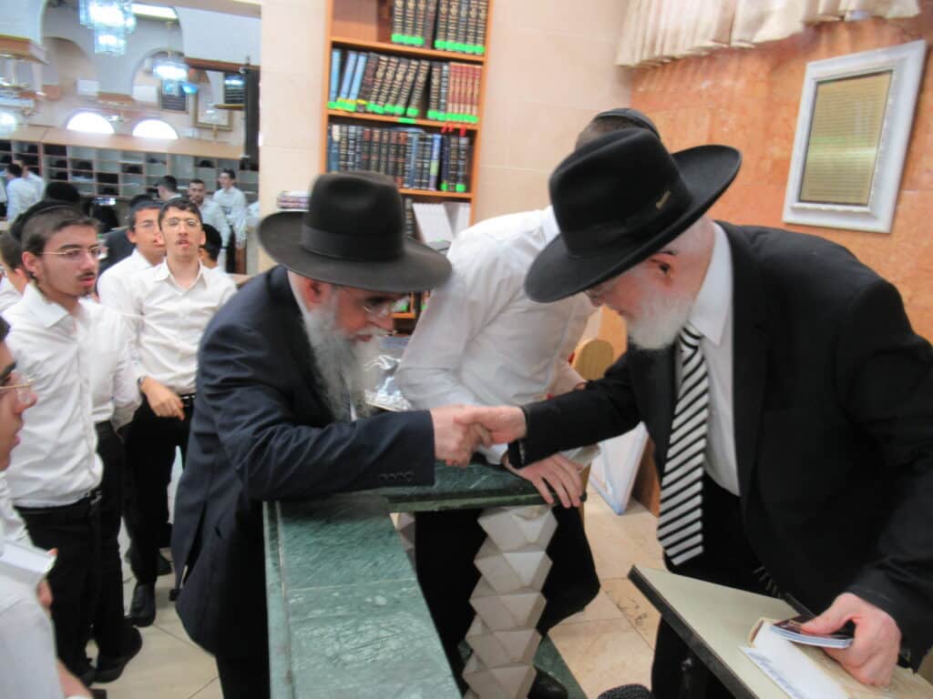 עַל כִּסֵּא רַחֲמִים: יום הכיפורים במחיצת הגה"צ הרב צמח מאזוז עַל כִּסֵּא רַחֲמִים: יום הכיפורים במחיצת הגה"צ הרב צמח מאזוז