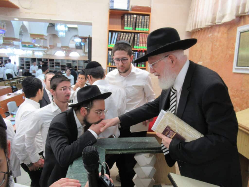 עַל כִּסֵּא רַחֲמִים: יום הכיפורים במחיצת הגה"צ הרב צמח מאזוז עַל כִּסֵּא רַחֲמִים: יום הכיפורים במחיצת הגה"צ הרב צמח מאזוז