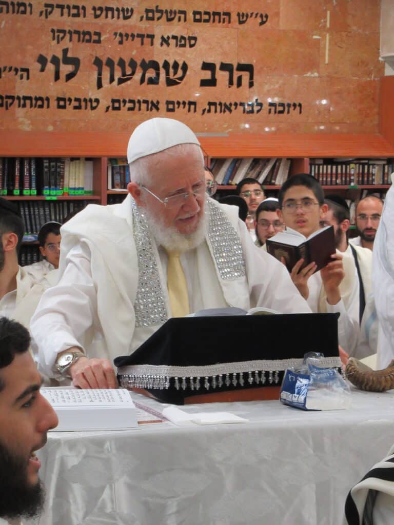 עַל כִּסֵּא רַחֲמִים: יום הכיפורים במחיצת הגה"צ הרב צמח מאזוז עַל כִּסֵּא רַחֲמִים: יום הכיפורים במחיצת הגה"צ הרב צמח מאזוז
