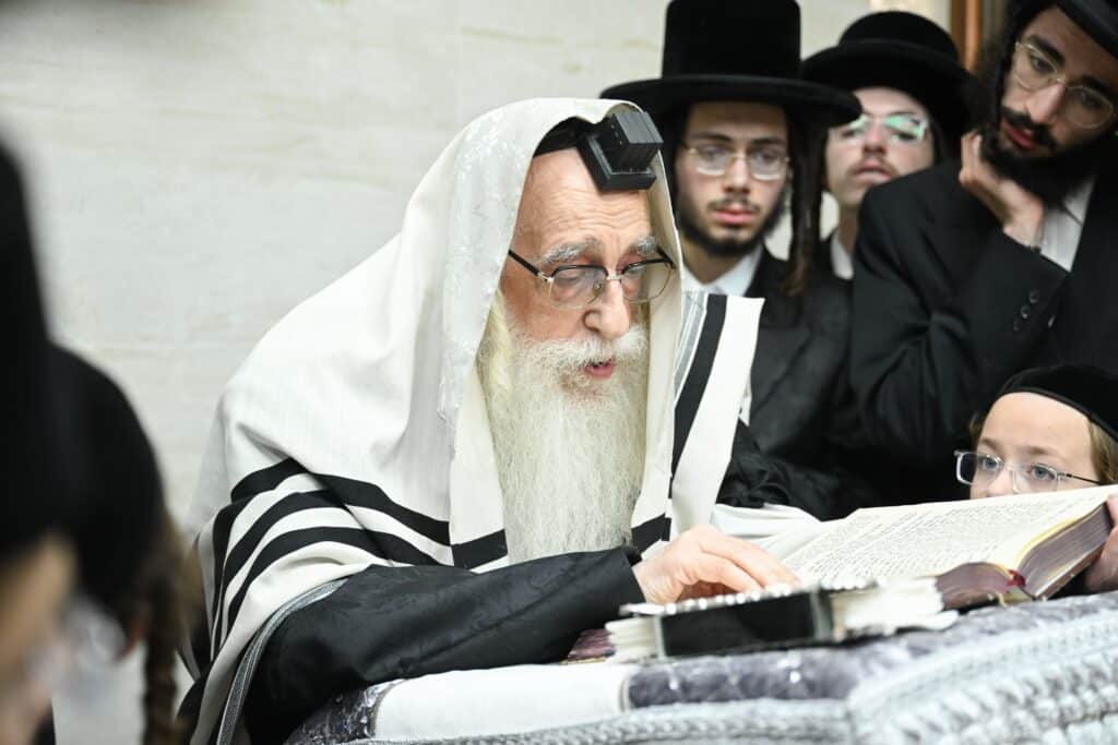 אלפי חסידים בברכת פרידה: מראות ראש השנה בחצר חסידות צאנז אלפי חסידים בברכת פרידה: מראות ראש השנה בחצר חסידות צאנז