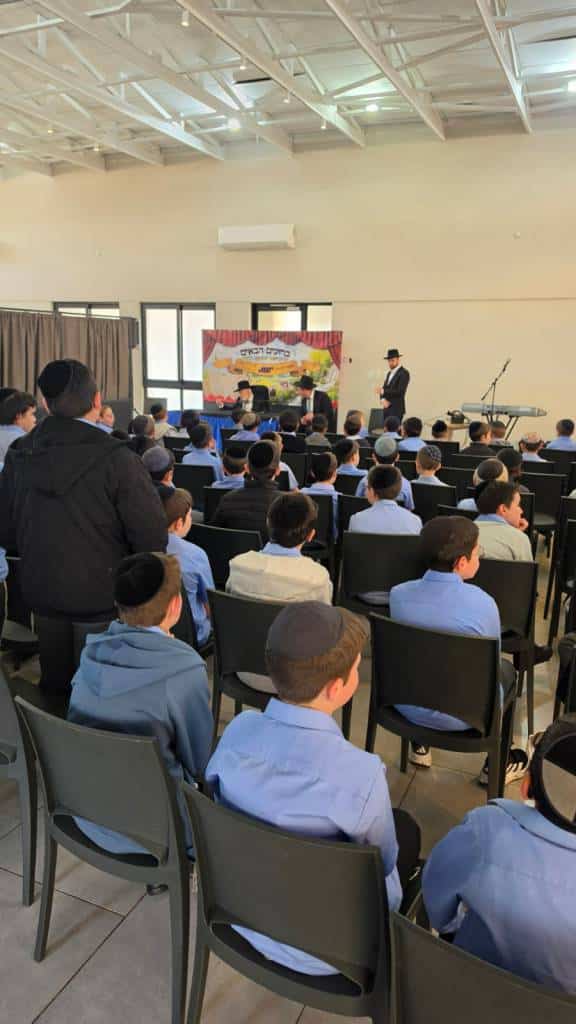 מאות קיבלו את פניו: מסעו ההיסטורי של הגר"י אזרחי ביוהנסבורג מאות קיבלו את פניו: מסעו ההיסטורי של הגר"י אזרחי ביוהנסבורג