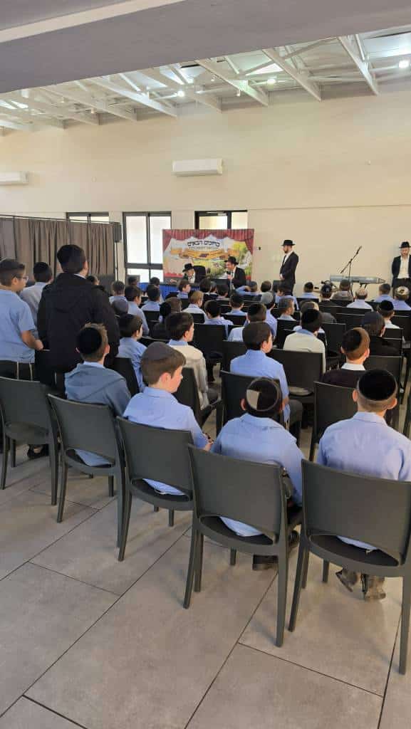 מאות קיבלו את פניו: מסעו ההיסטורי של הגר"י אזרחי ביוהנסבורג מאות קיבלו את פניו: מסעו ההיסטורי של הגר"י אזרחי ביוהנסבורג