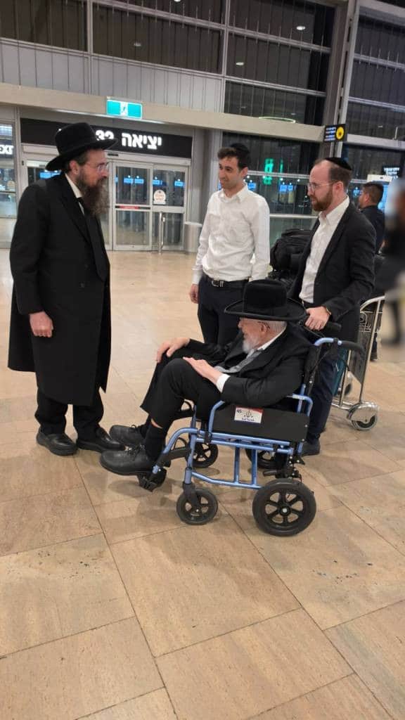 מאות קיבלו את פניו: מסעו ההיסטורי של הגר"י אזרחי ביוהנסבורג מאות קיבלו את פניו: מסעו ההיסטורי של הגר"י אזרחי ביוהנסבורג