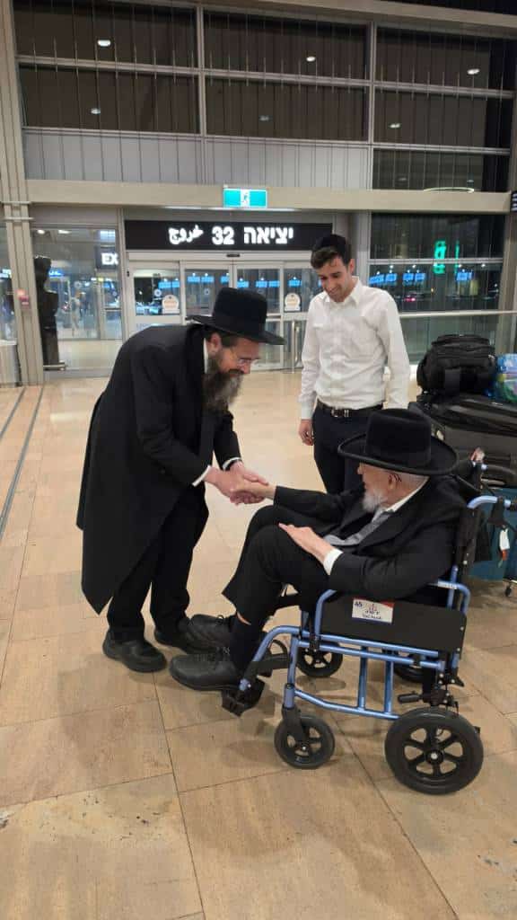 מאות קיבלו את פניו: מסעו ההיסטורי של הגר"י אזרחי ביוהנסבורג מאות קיבלו את פניו: מסעו ההיסטורי של הגר"י אזרחי ביוהנסבורג