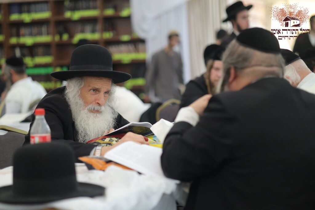 אשרי עין ראתה זאת: אלפים גדשו את היכל התורה באומן אשרי עין ראתה זאת: אלפים גדשו את היכל התורה באומן