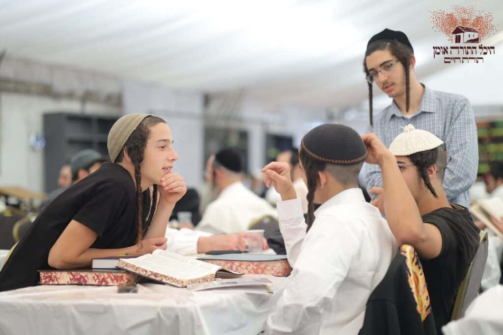 אשרי עין ראתה זאת: אלפים גדשו את היכל התורה באומן אשרי עין ראתה זאת: אלפים גדשו את היכל התורה באומן