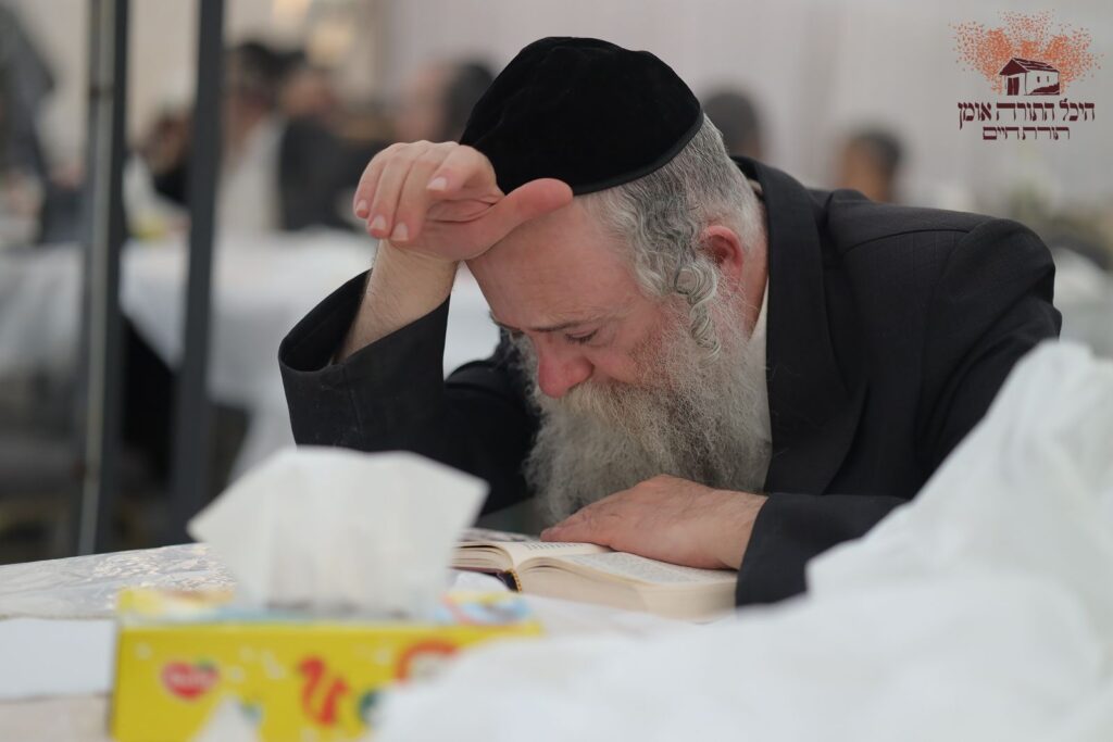 אשרי עין ראתה זאת: אלפים גדשו את היכל התורה באומן אשרי עין ראתה זאת: אלפים גדשו את היכל התורה באומן
