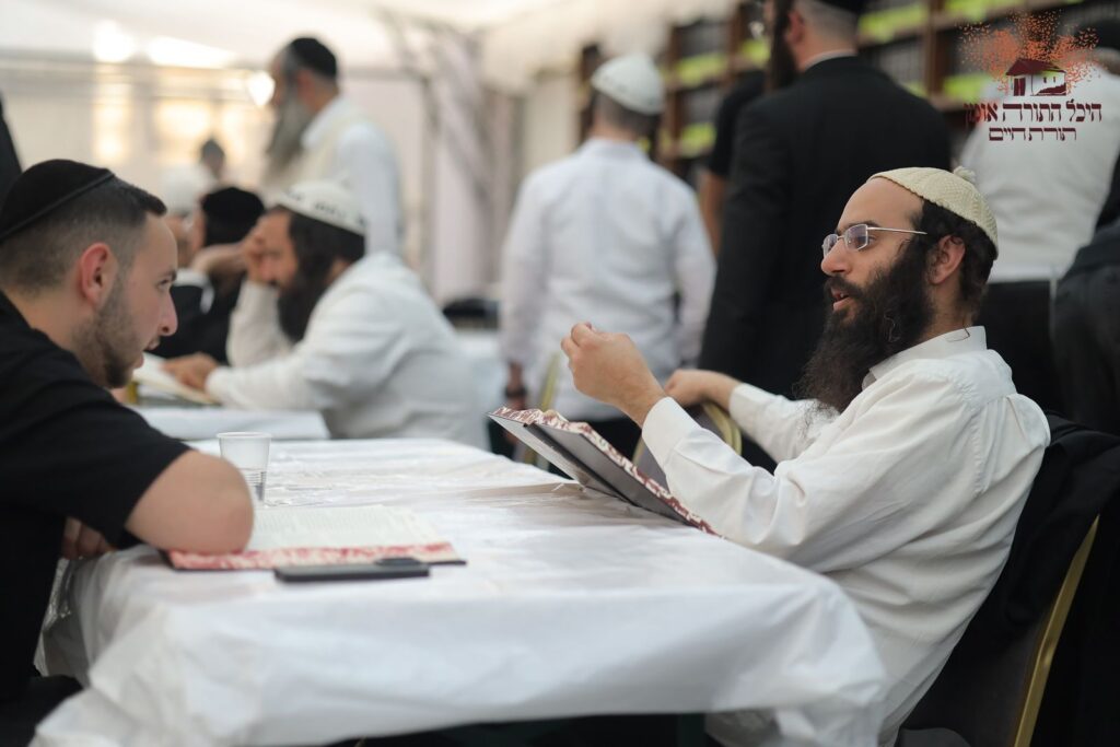 אשרי עין ראתה זאת: אלפים גדשו את היכל התורה באומן אשרי עין ראתה זאת: אלפים גדשו את היכל התורה באומן