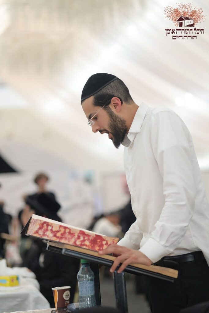 אשרי עין ראתה זאת: אלפים גדשו את היכל התורה באומן אשרי עין ראתה זאת: אלפים גדשו את היכל התורה באומן