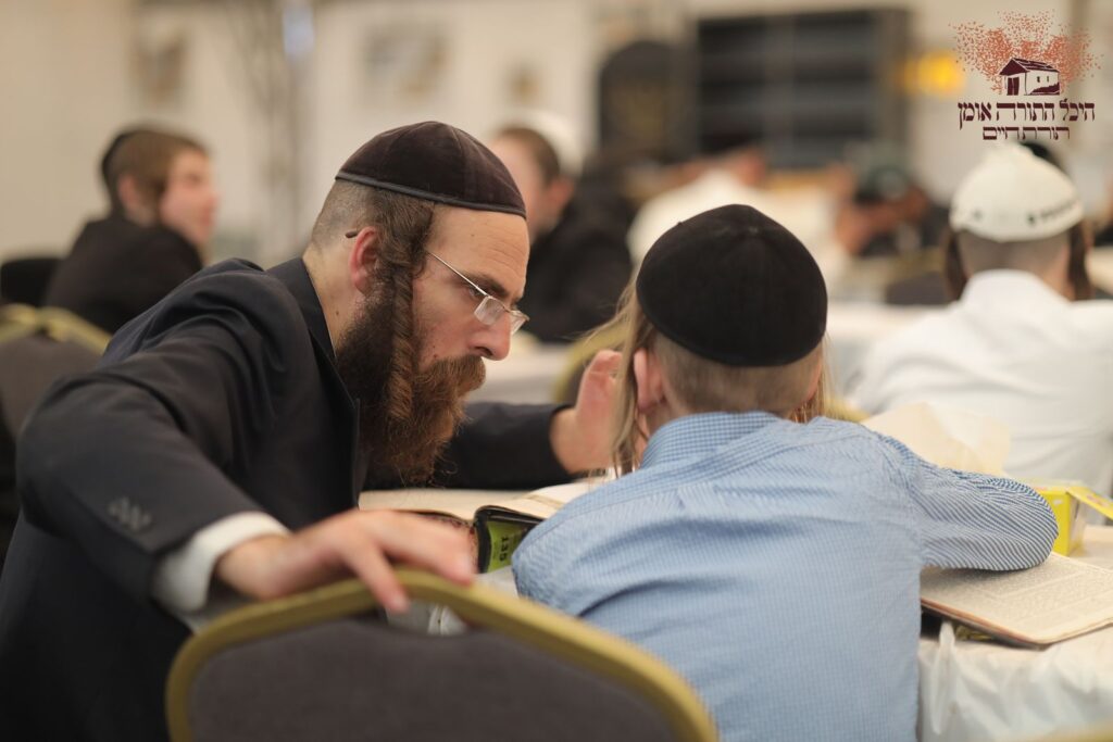 אשרי עין ראתה זאת: אלפים גדשו את היכל התורה באומן אשרי עין ראתה זאת: אלפים גדשו את היכל התורה באומן