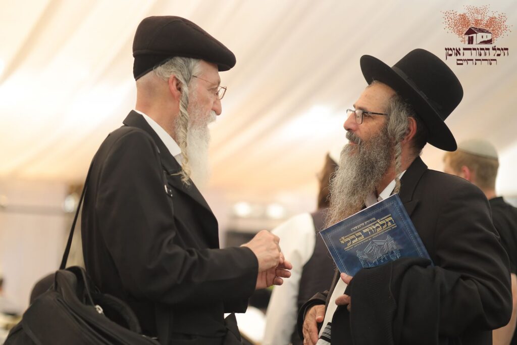 אשרי עין ראתה זאת: אלפים גדשו את היכל התורה באומן אשרי עין ראתה זאת: אלפים גדשו את היכל התורה באומן