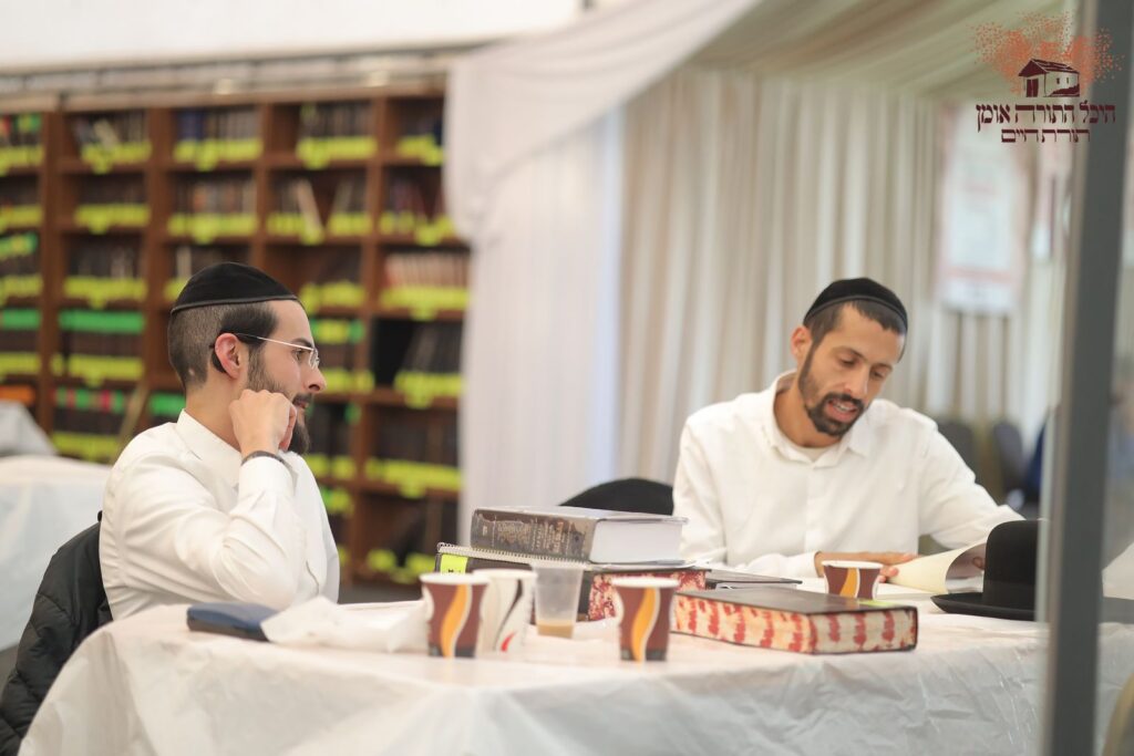 אשרי עין ראתה זאת: אלפים גדשו את היכל התורה באומן אשרי עין ראתה זאת: אלפים גדשו את היכל התורה באומן