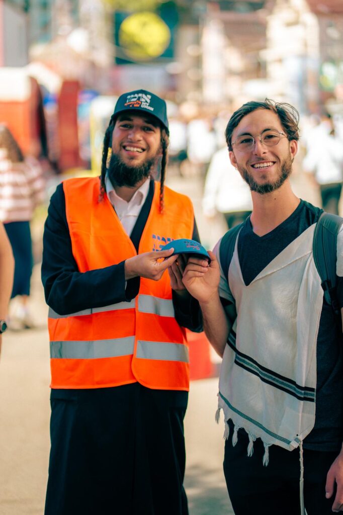 אשרי עין ראתה זאת: אלפים גדשו את היכל התורה באומן אשרי עין ראתה זאת: אלפים גדשו את היכל התורה באומן