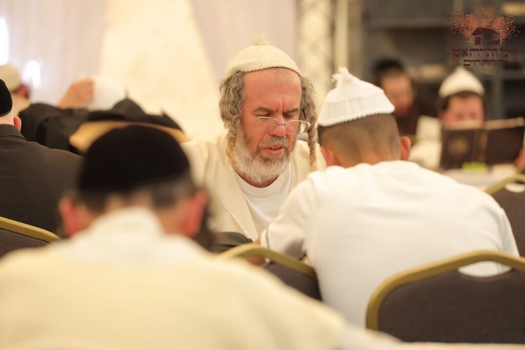 אשרי עין ראתה זאת: אלפים גדשו את היכל התורה באומן אשרי עין ראתה זאת: אלפים גדשו את היכל התורה באומן