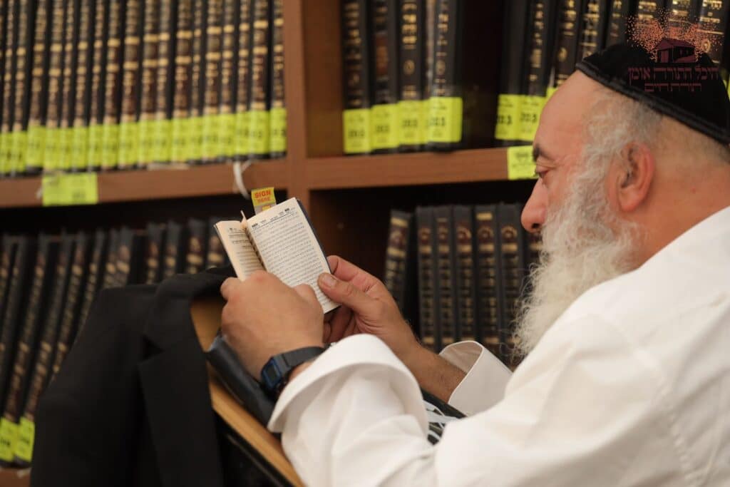 אשרי עין ראתה זאת: אלפים גדשו את היכל התורה באומן אשרי עין ראתה זאת: אלפים גדשו את היכל התורה באומן
