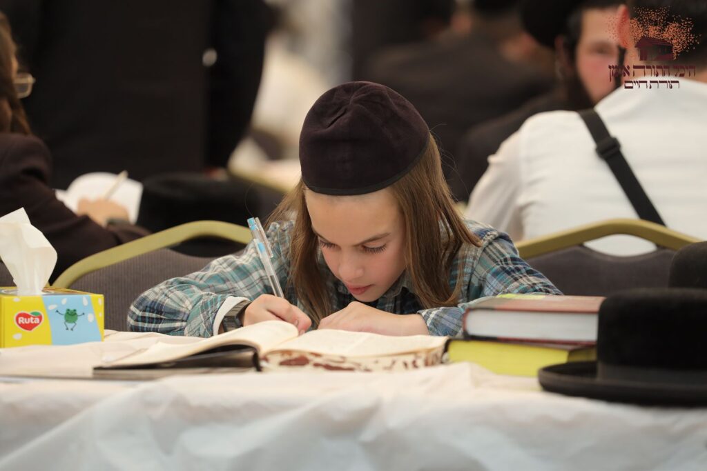 אשרי עין ראתה זאת: אלפים גדשו את היכל התורה באומן אשרי עין ראתה זאת: אלפים גדשו את היכל התורה באומן