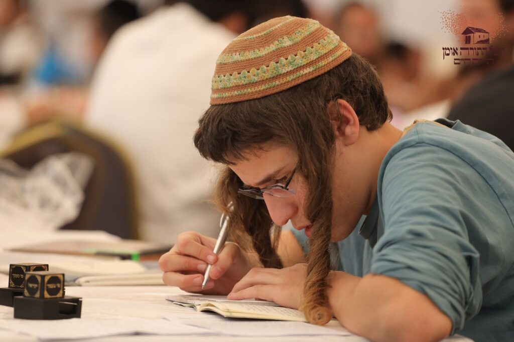 אשרי עין ראתה זאת: אלפים גדשו את היכל התורה באומן אשרי עין ראתה זאת: אלפים גדשו את היכל התורה באומן
