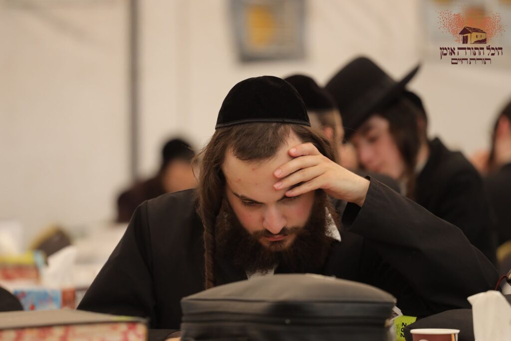 אשרי עין ראתה זאת: אלפים גדשו את היכל התורה באומן אשרי עין ראתה זאת: אלפים גדשו את היכל התורה באומן