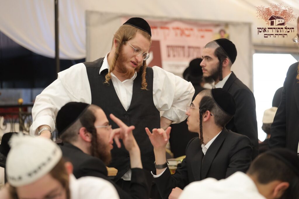 אשרי עין ראתה זאת: אלפים גדשו את היכל התורה באומן אשרי עין ראתה זאת: אלפים גדשו את היכל התורה באומן
