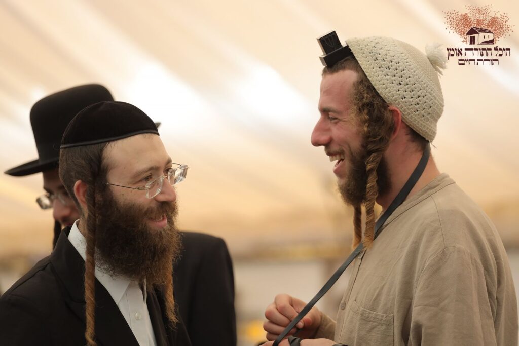 אשרי עין ראתה זאת: אלפים גדשו את היכל התורה באומן אשרי עין ראתה זאת: אלפים גדשו את היכל התורה באומן