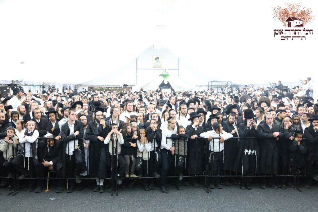 אשרי עין ראתה זאת: אלפים גדשו את היכל התורה באומן אשרי עין ראתה זאת: אלפים גדשו את היכל התורה באומן