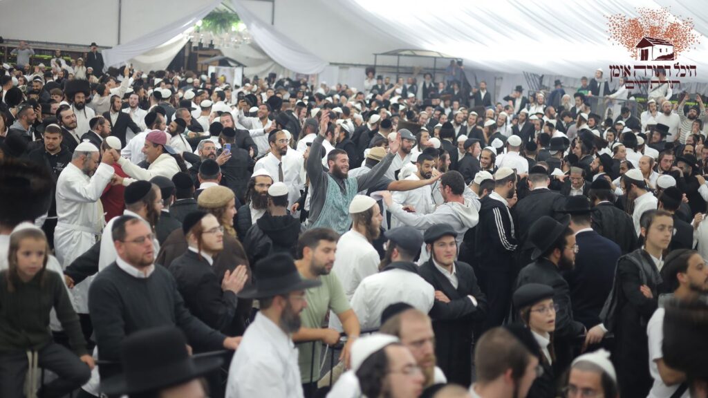 אשרי עין ראתה זאת: אלפים גדשו את היכל התורה באומן אשרי עין ראתה זאת: אלפים גדשו את היכל התורה באומן