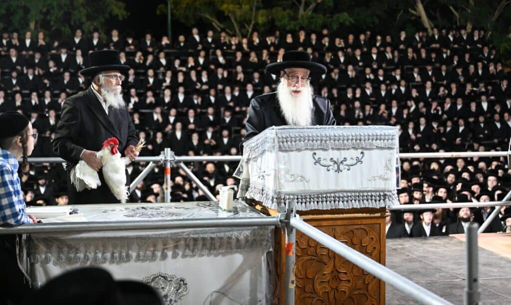 ערב ומוצאי יום הכיפורים בצילו של כ"ק האדמו"ר מצאנז ערב ומוצאי יום הכיפורים בצילו של כ"ק האדמו"ר מצאנז